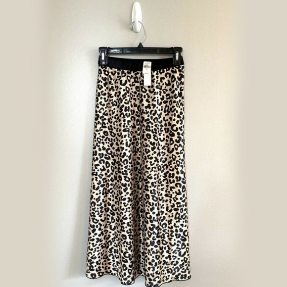 Victoria’s Secret x Knit Riot ✦ Satin Leopard Skirt ✦ Elastic Waist Mini XS NWT - Picture 2 of 13